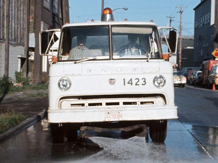  Ford C-600 Sweeper 1957 года  (фото 2 из 2)